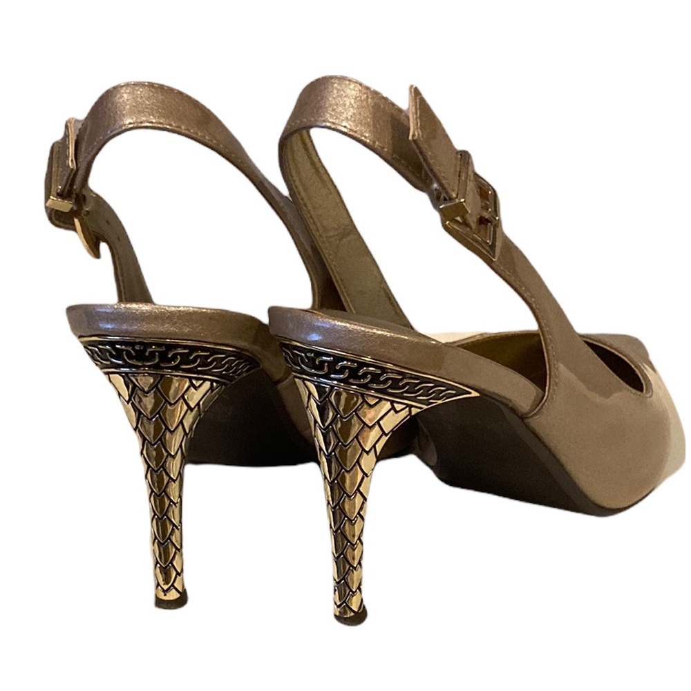 Sexy gold pump!